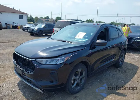 2023 Ford Escape St-Line z USA, uszkodzony, nr VIN 1FMCU9MN3PUA09348